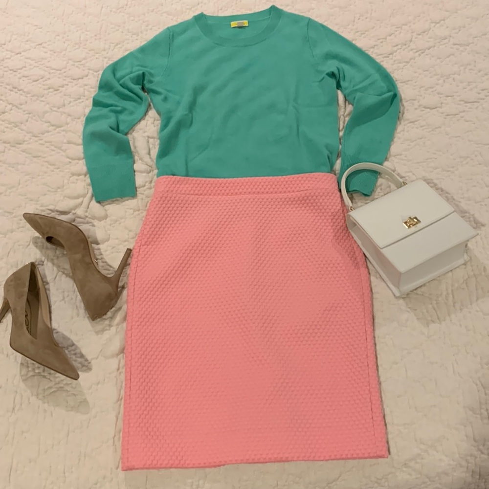 J. Crew no. 2 Pencil Skirt in Matelasse, in Dover Pink Size 6, lined, like new